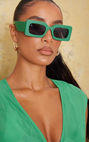 Green Pretty Little Thing Jeepers Peepers Matt Rectangular Sunglasses | QRLWVBH-80