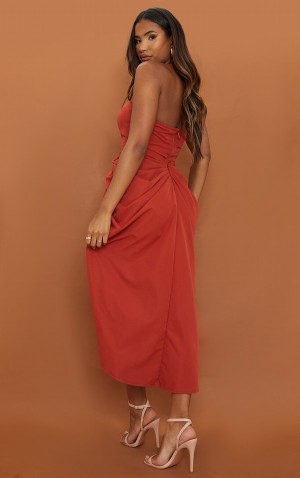 Red Pretty Little Thing Rust Woven Bandeau V Bar GatheHip Dresses | RDFZVIP-74