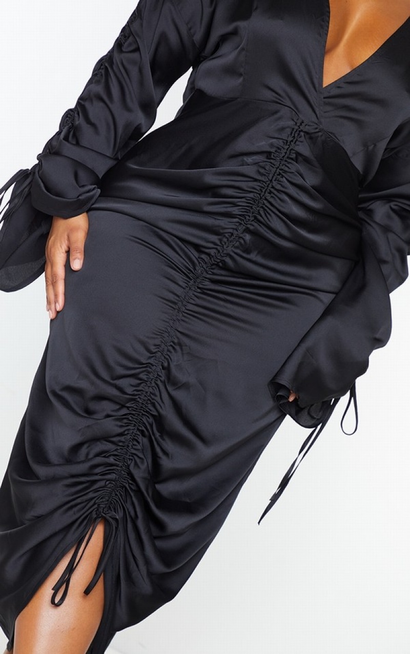 Black Pretty Little Thing Plus Satin Ruched Plunge Bodycon Dresses | SNPXHWR-25