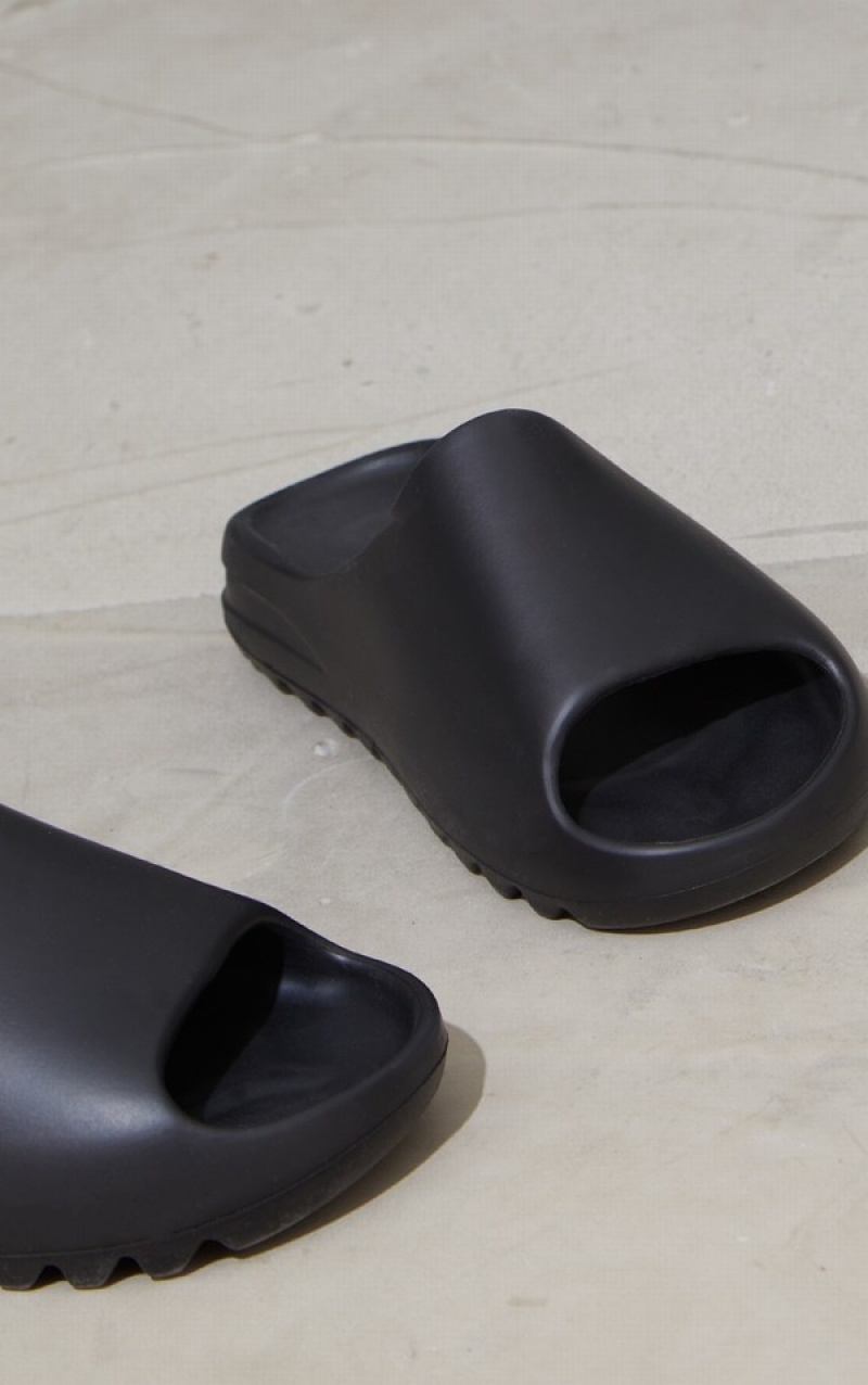 Black Pretty Little Thing Rubber Ribbed Sole Slides | JGWKUPR-26