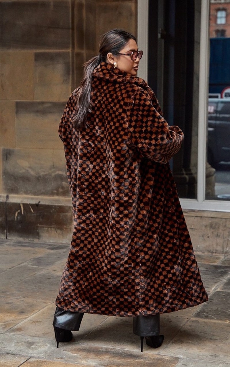 Brown Pretty Little Thing Plus Check Print Faux Fur Coats | DYLTCKW-85