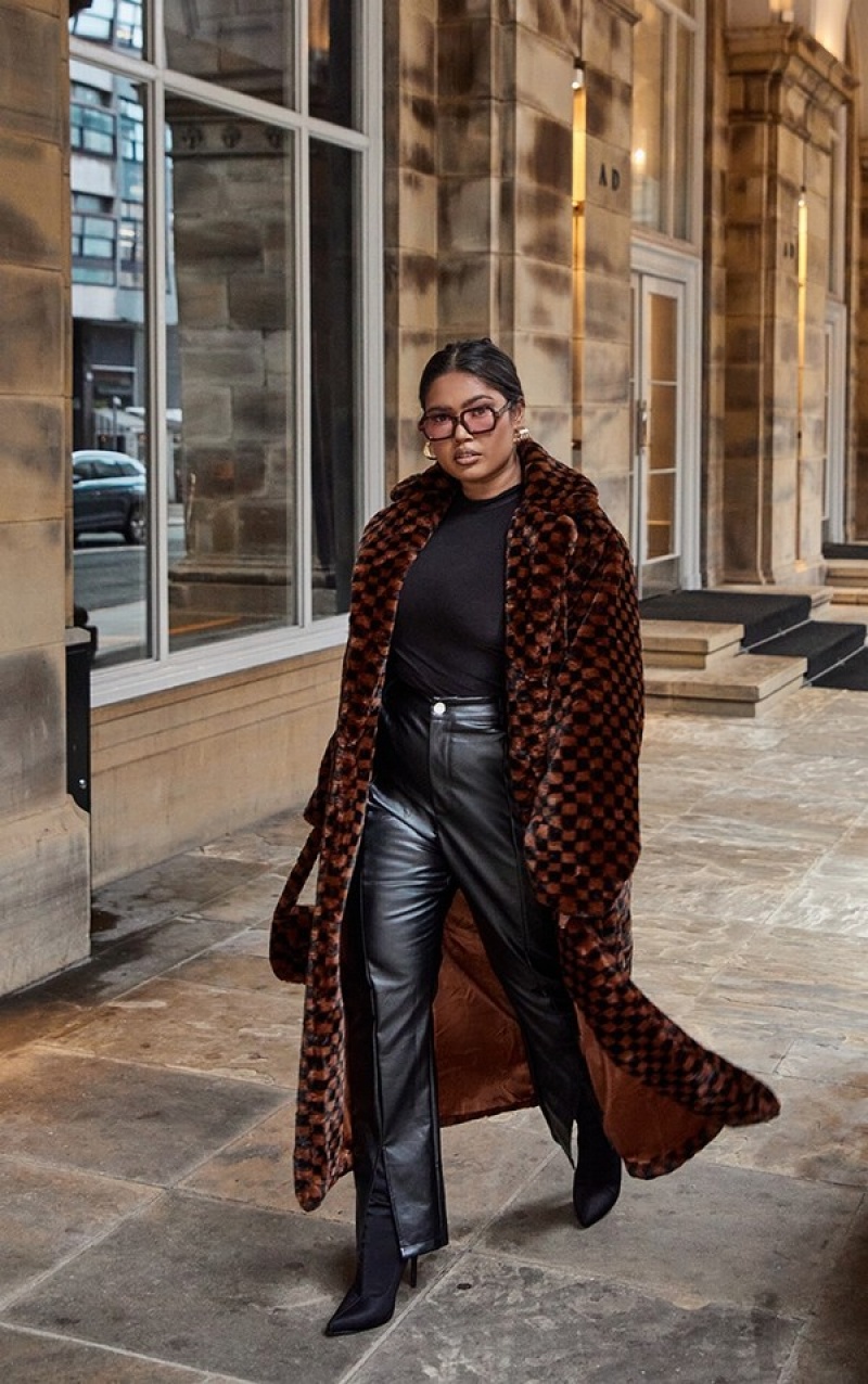 Brown Pretty Little Thing Plus Check Print Faux Fur Coats | DYLTCKW-85