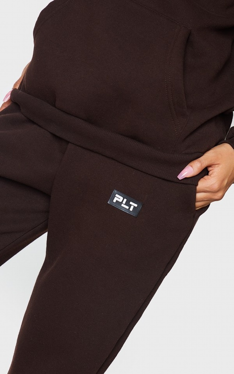 Chocolate Pretty Little Thing Logo Badge Detail Straight Leg Sweatpants | UTNQMZG-34