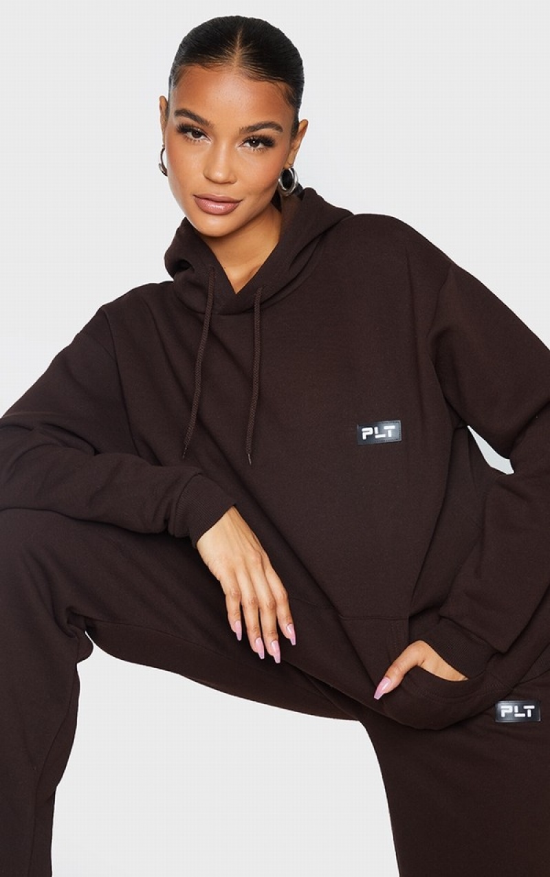 Chocolate Pretty Little Thing Logo Badge Detailed Oversized Hoodie | BNTPACU-16