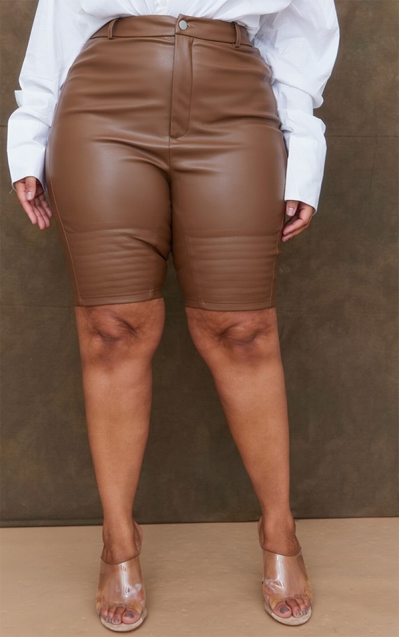 Chocolate Pretty Little Thing Plus Faux Leather TailoSeam Detail Shorts | RTHMWPJ-61