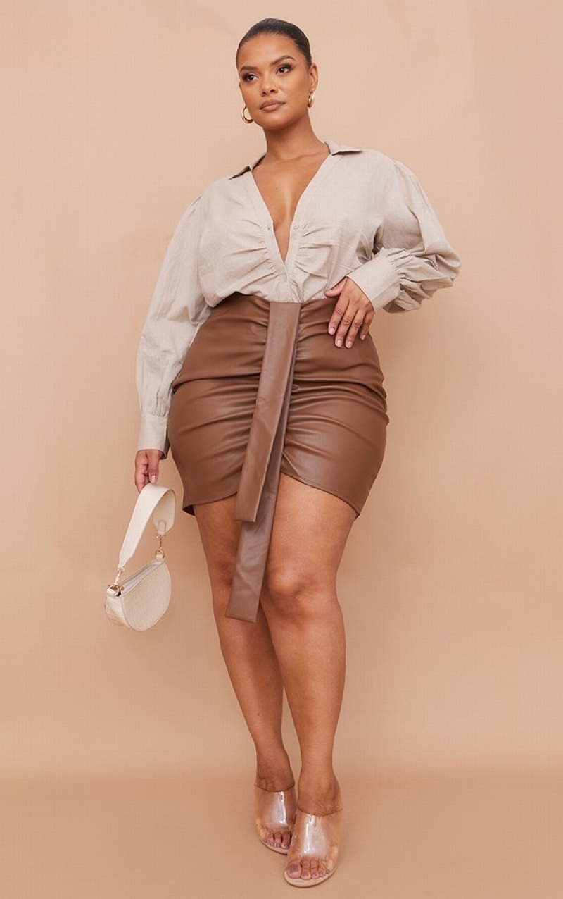 Chocolate Pretty Little Thing Plus Faux Leather V Front Ruched Skirts | AEWNXKL-29