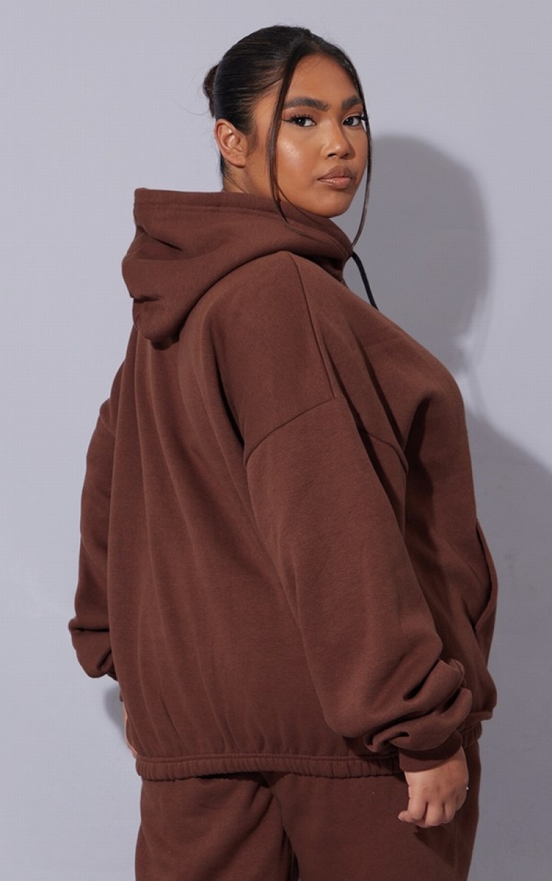 Chocolate Pretty Little Thing Plus Oversized Graphic Print Pocket Front Hoodie | TIXHZAV-70