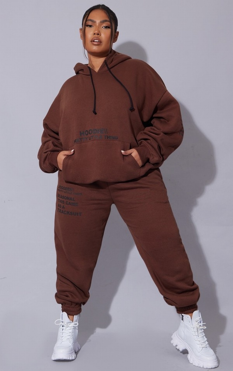 Chocolate Pretty Little Thing Plus Oversized Graphic Print Pocket Front Hoodie | TIXHZAV-70