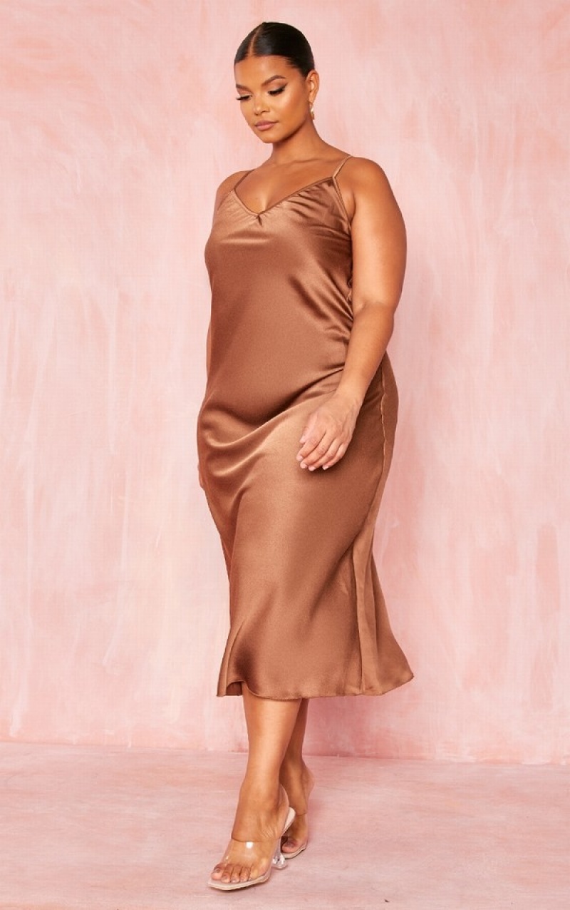 Chocolate Pretty Little Thing Plus Satin Tie Neck Dresses | XTVMPAW-52