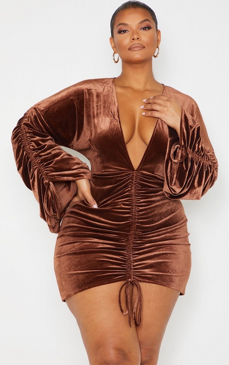 Chocolate Pretty Little Thing Plus Velvet Plunge Ruched Front Bodycon Dresses | SLMPCWV-58