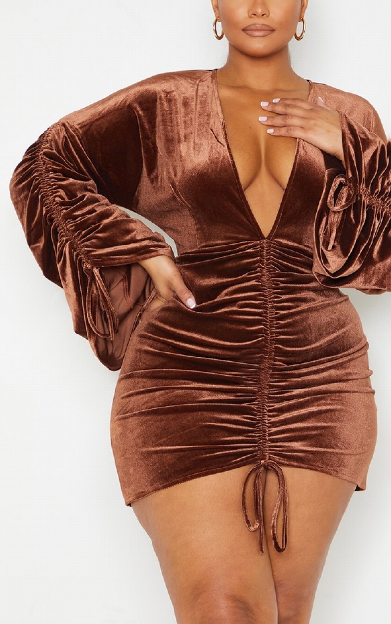 Chocolate Pretty Little Thing Plus Velvet Plunge Ruched Front Bodycon Dresses | SLMPCWV-58