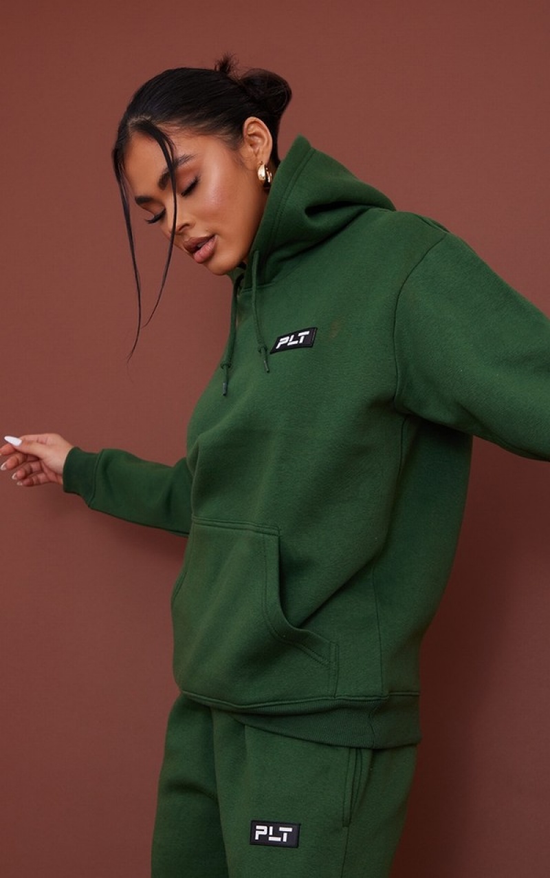 Green Pretty Little Thing Logo Forest Badge Detail Oversized Hoodie | OXHCJMP-36