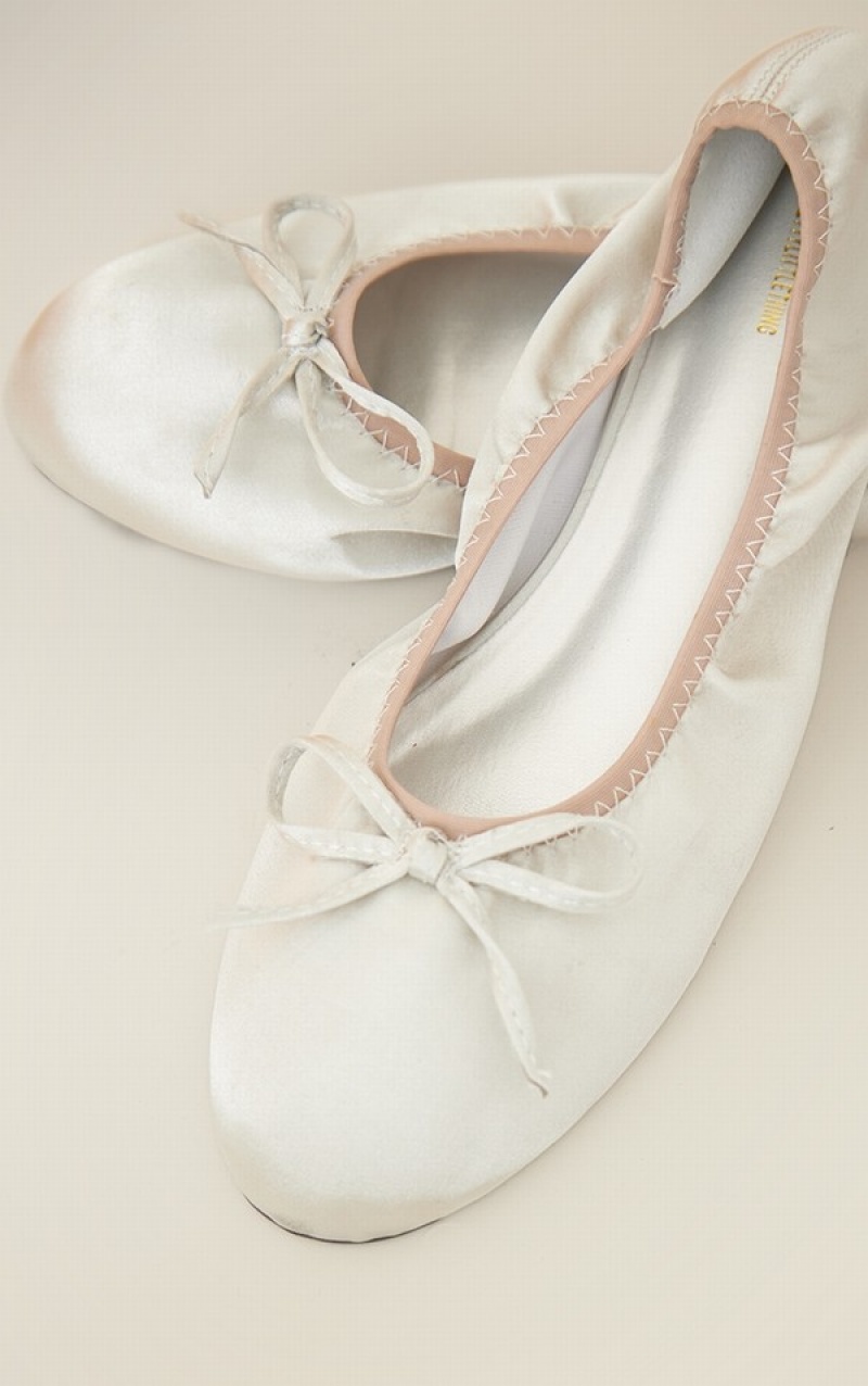 Silver Pretty Little Thing Classic Satin Elastic Bow Ballet Pumps | JVFIDQR-26