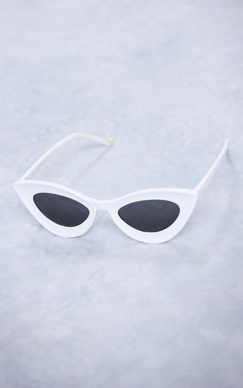 White Pretty Little Thing Matt Edged Frame Cat Eye Sunglasses | QCEIKZP-42